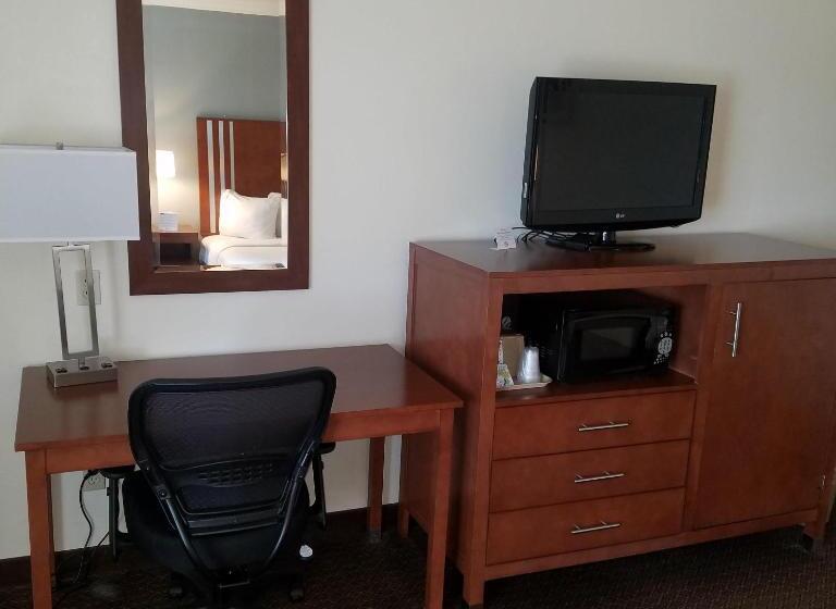 Номер Стандарт Кровать Кинг Адаптированный для Инвалидов, Surestay Hotel By Best Western Hollister