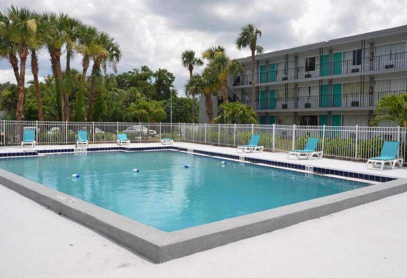 חדר דלוקס נוף בריכה, Altamonte Springs Hotel And Suites