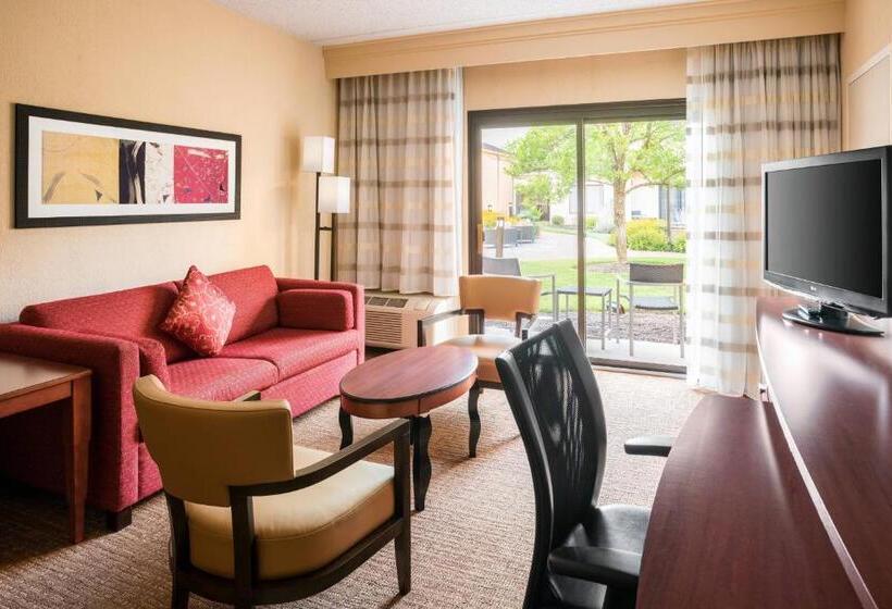 스위트 킹사이즈 침대, Courtyard St. Louis Creve Coeur