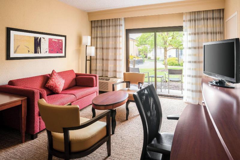 스위트 킹사이즈 침대, Courtyard St. Louis Creve Coeur