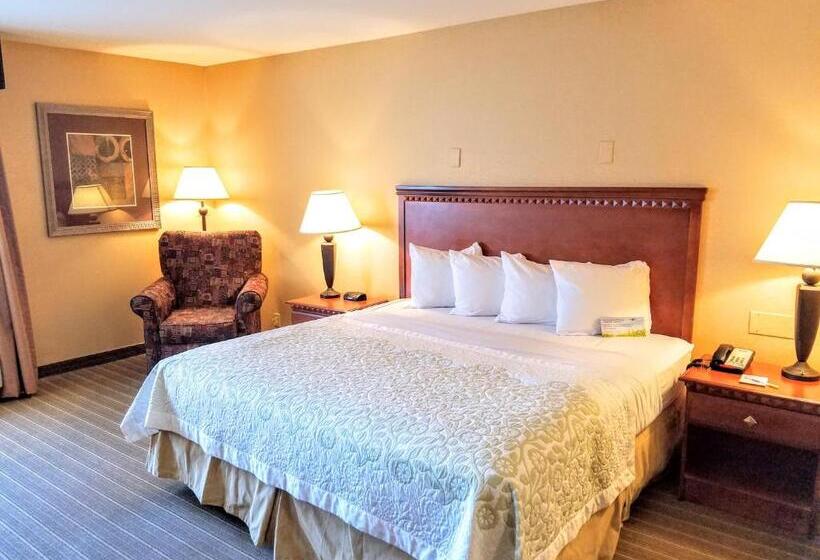 Номер бизнес-класса, Days Inn By Wyndham Windsor Locks / Bradley Intl Airport