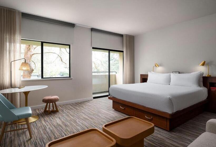 클래식 룸 킹 침대, Flamingo Resort & Spa