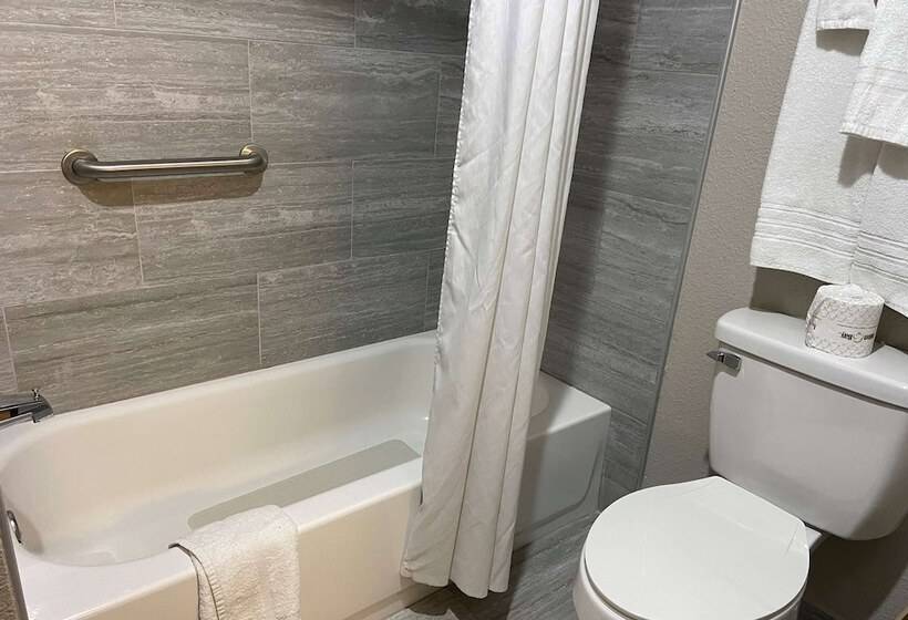 Номер Deluxe, Days Inn By Wyndham Carthage