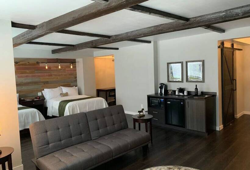 Люкс, Cedar Stables Inn & Suites