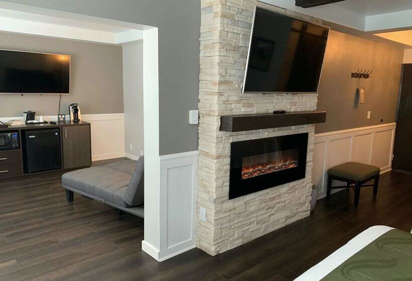 Люкс Повышенной Комфортности, Cedar Stables Inn & Suites