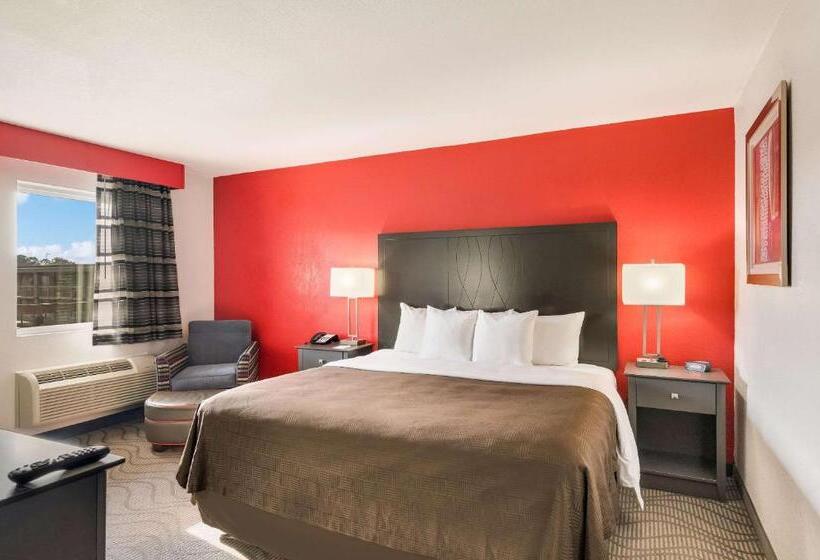 Люкс Кровать Кинг, Clarion Inn & Suites Russellville I40