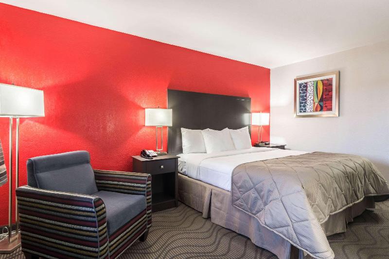 Номер Стандарт, Clarion Inn & Suites Russellville I40