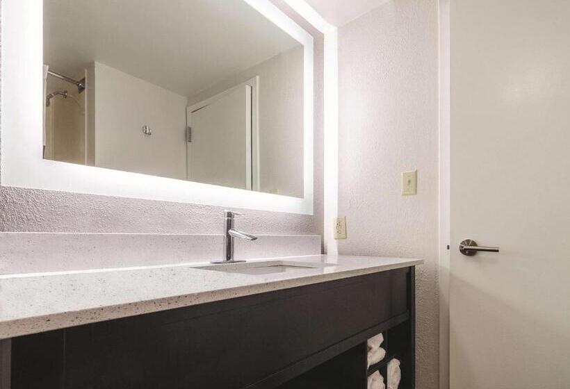 Номер Deluxe Кровать Кинг, La Quinta By Wyndham Myrtle Beach   N. Kings Hwy