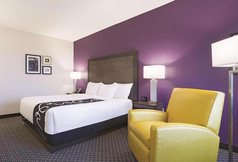 Номер Deluxe Кровать Кинг, La Quinta By Wyndham Myrtle Beach   N. Kings Hwy