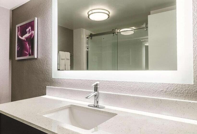Номер Deluxe Адаптированный для Инвалидов, La Quinta By Wyndham Myrtle Beach   N. Kings Hwy