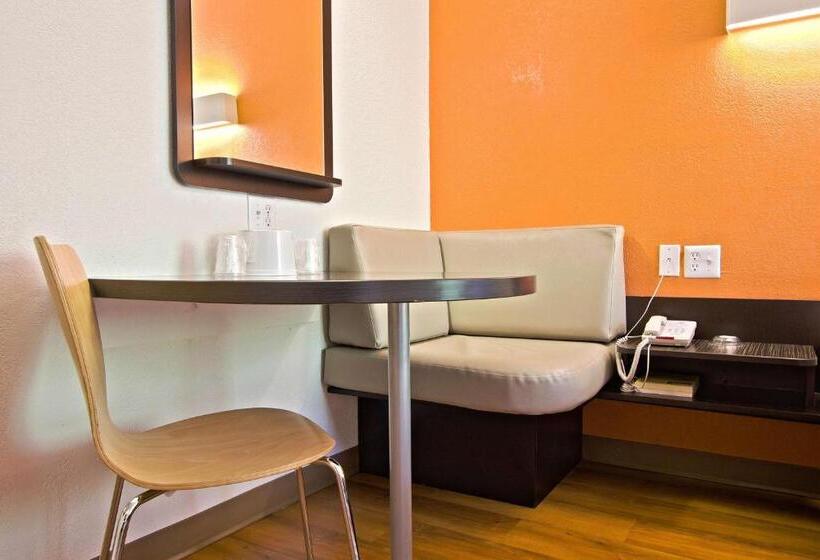 Номер Стандарт Кровать Кинг Адаптированный для Инвалидов, Motel 6 East Brunswick, Nj