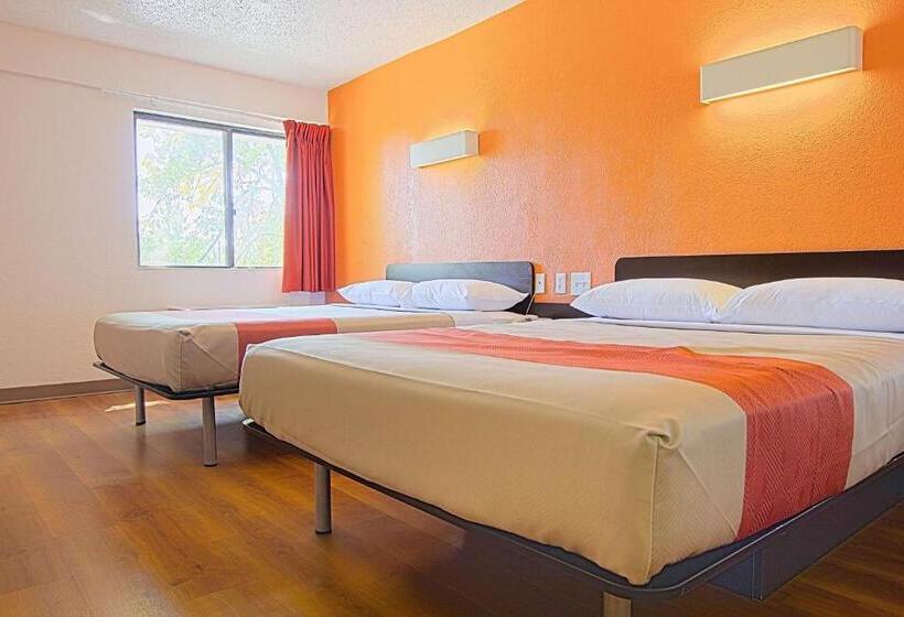 Номер Стандарт, Motel 6 East Brunswick, Nj