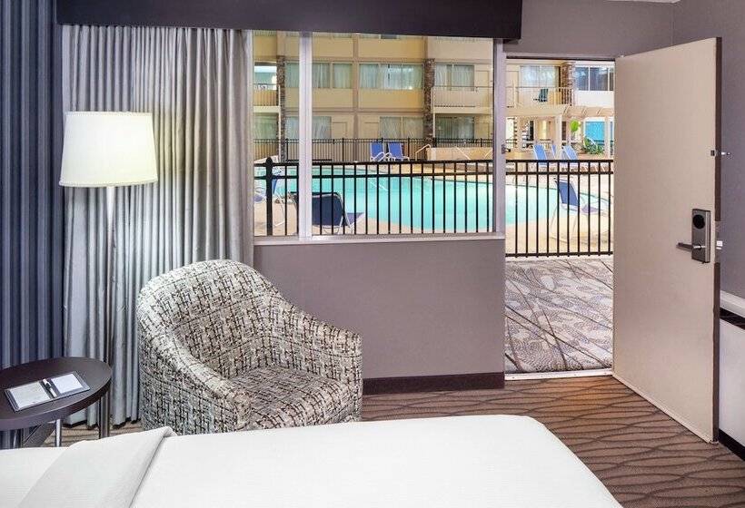 Номер Стандарт 2 Двуспальные Кровати, Wyndham Garden Westlake