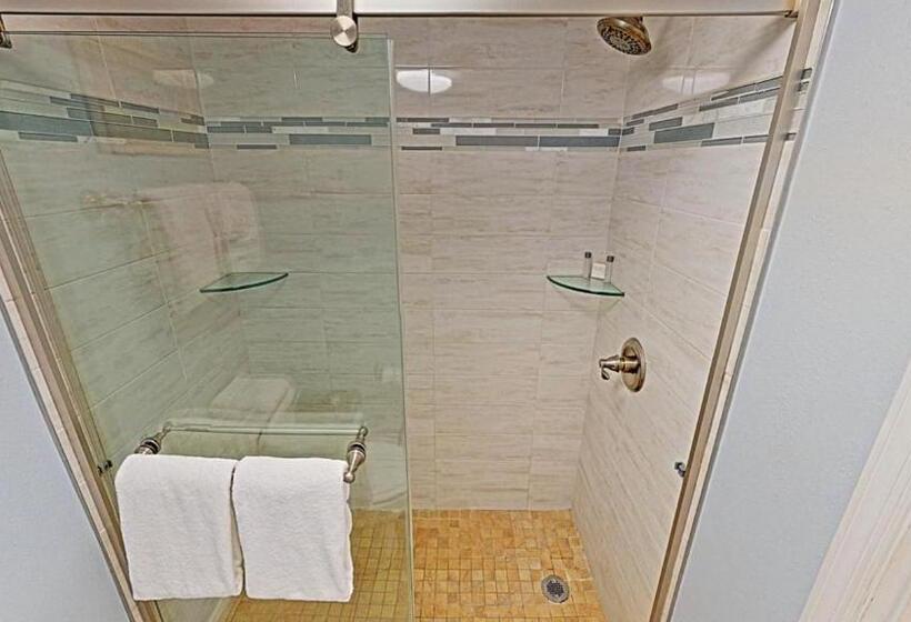 اتاق اجرایی با مشاهده, Island Inn Beach Resort