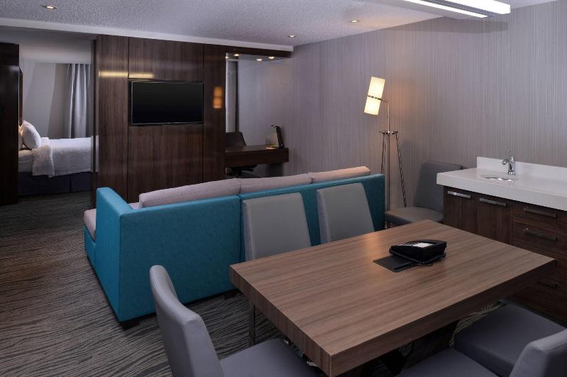 스위트 킹사이즈 침대, The Bethesdan Hotel, Tapestry Collection By Hilton