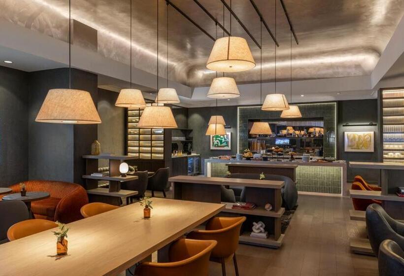 اتاق استاندارد با تخت بزرگ, Thompson Central Park New York, By Hyatt
