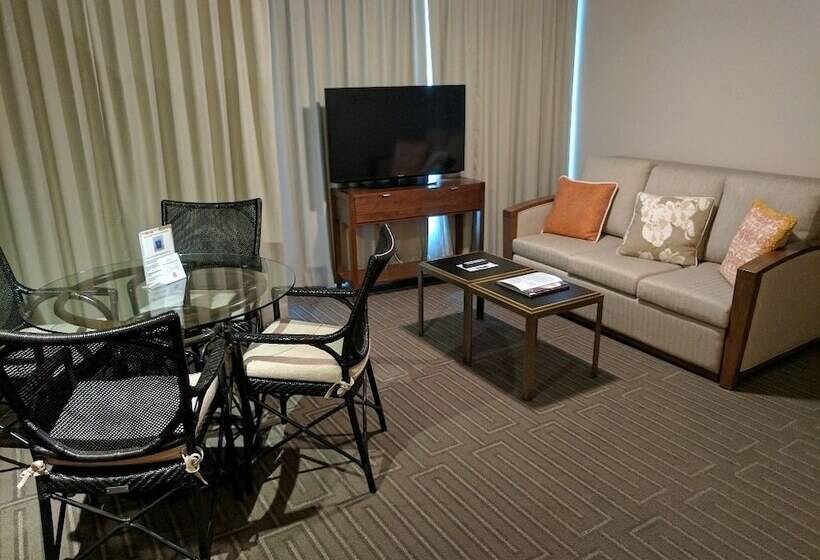 سوییت لوکس, Imperial Hawaii Resort