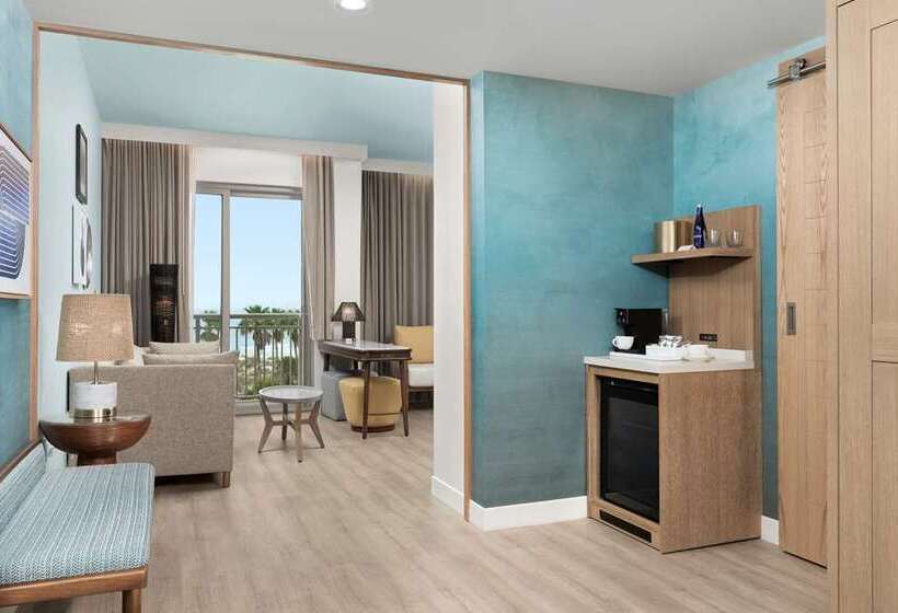 Номер Стандарт с Балконом, Hilton Garden Inn St. Pete Beach