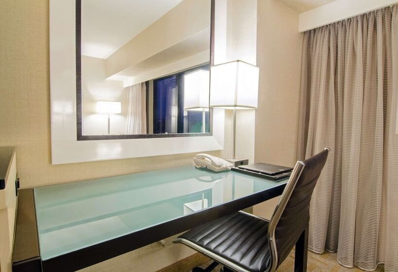 سوییت, Hilton Los Angeles Airport