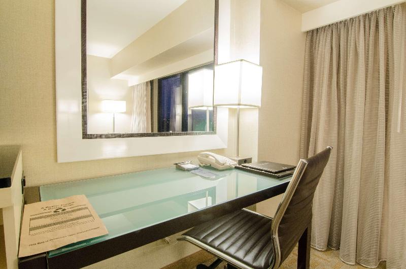 اتاق استاندارد با تخت بزرگ, Hilton Los Angeles Airport