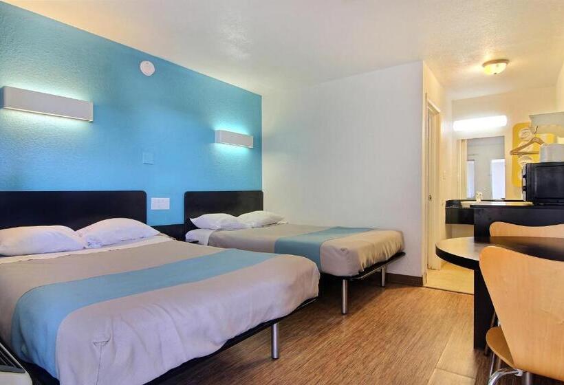 디럭스 4인 룸, Motel 6carlsbad, Nm