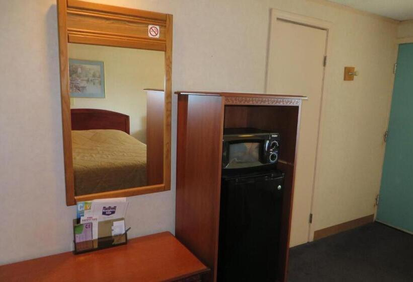 Люкс Кровать Кинг, Knights Inn Canton