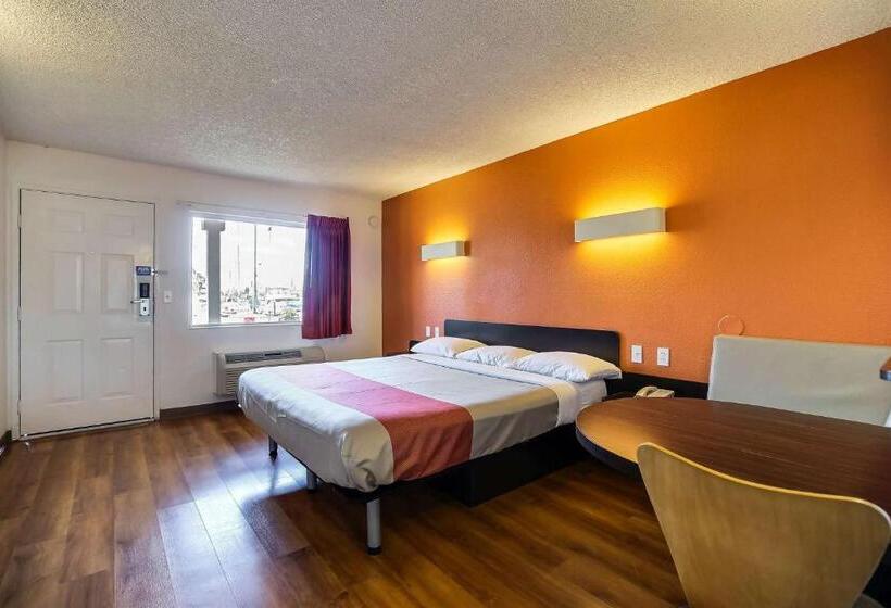 스탠다드 룸 킹사이즈 침대, Motel 6oakland, Ca  Embarcadero