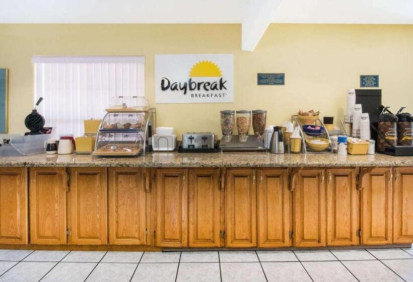 キングサイズベッドのスタンダードルーム, Days Inn By Wyndham Mcallen