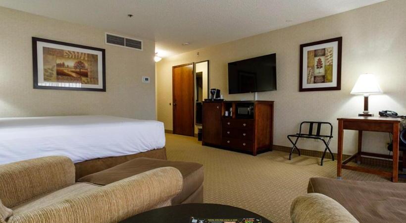 اتاق اجرایی با تخت بزرگ, Maverick Hotel And Casino By Red Lion Hotels