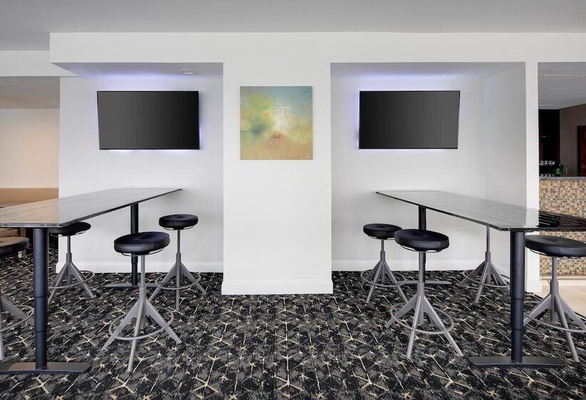 חדר קלאב, Sheraton Orlando North
