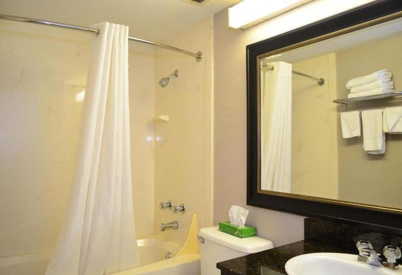 Люкс Deluxe Кровать Кинг, Super 8 By Wyndham Bentonville