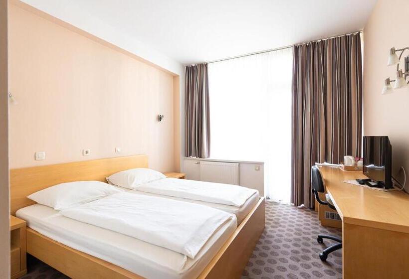 Comfort room with balcony, Grajski Dvor