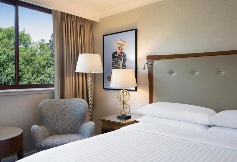 اتاق سوپریور با تخت بزرگ, Delta Hotels By Marriott Swindon