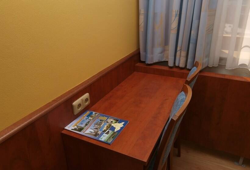 Номер Стандарт Трехместный, Holiday Hotel Macocha