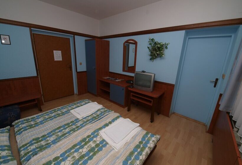 Полулюкс, Holiday Hotel Macocha
