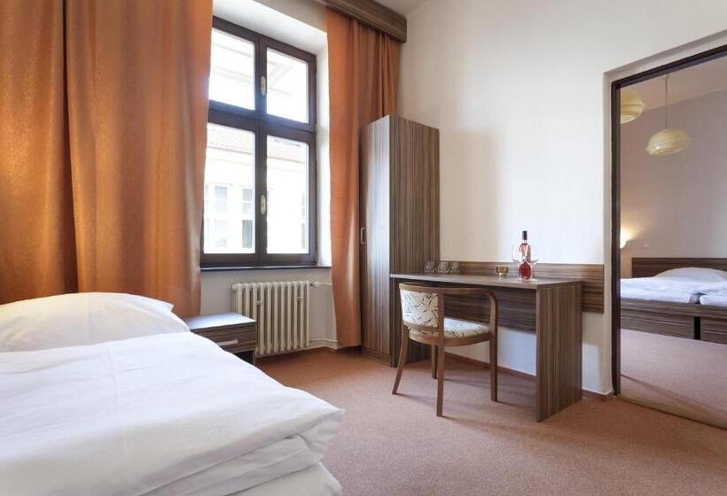四人标准间, B&b Hotel Praha