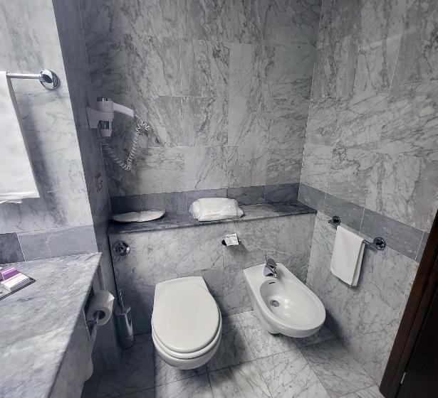 Quarto Triplo Deluxe, Tower Genova Airport   Hotel & Conference Center
