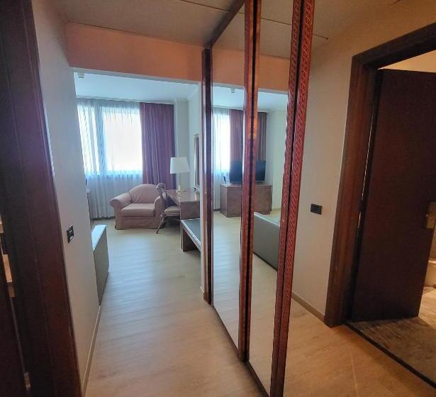 Junior Suite Familiar, Tower Genova Airport   Hotel & Conference Center