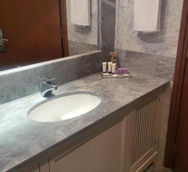 Junior Suite Familiar, Tower Genova Airport   Hotel & Conference Center