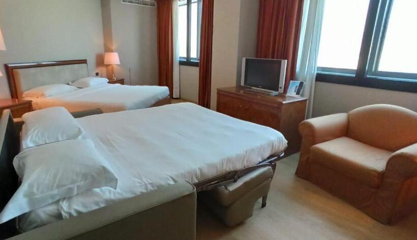 Junior Suite Familiar, Tower Genova Airport   Hotel & Conference Center