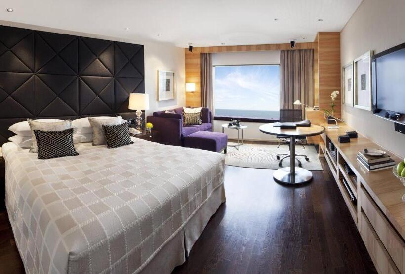 اتاق کلاب, Taj Lands End