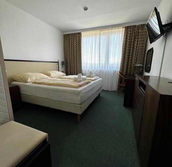 Номер Стандарт Вид на Горы, Horský Hotel Jelenovská S Bazénem V Ceně
