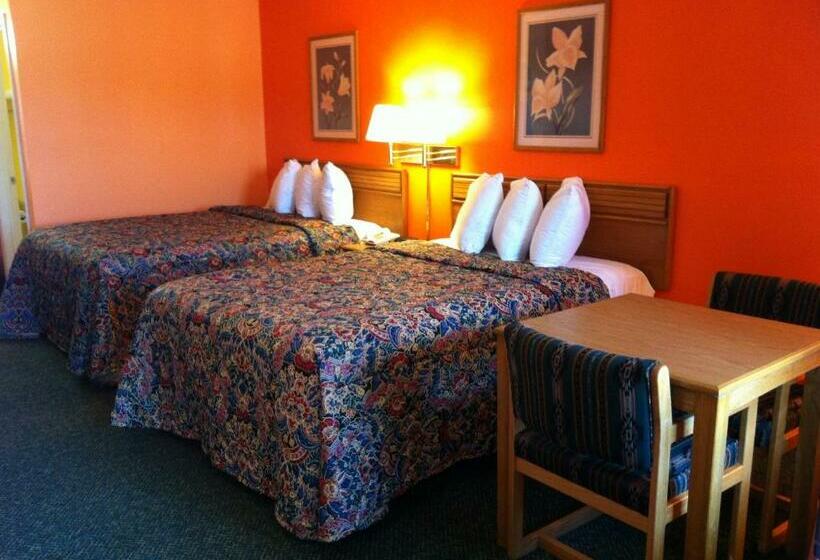 Номер Deluxe, Days Inn By Wyndham Moulton