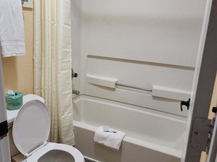 스탠다드 룸 더블 침대 2개, Key West Inn   Clanton