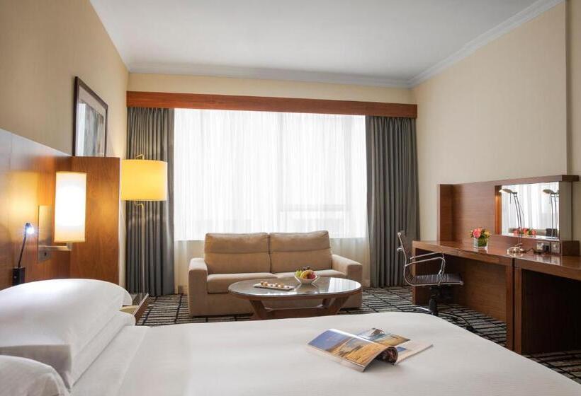 带大床的标准间, Jumeira Rotana – Dubai