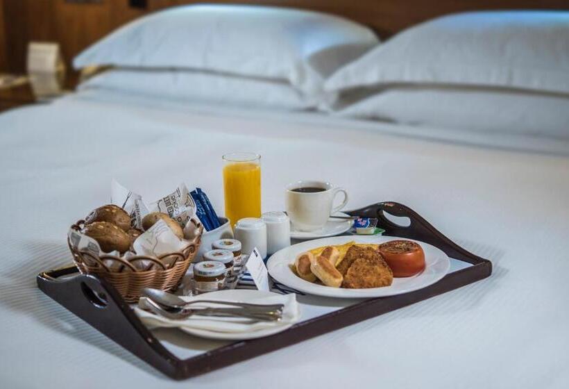 带阳台套房, Jumeira Rotana – Dubai