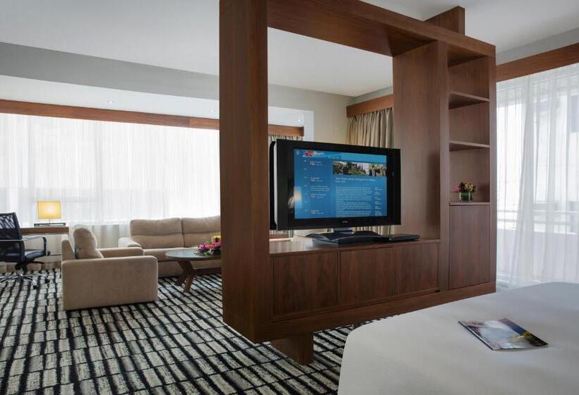 标准工作室带阳台, Jumeira Rotana – Dubai