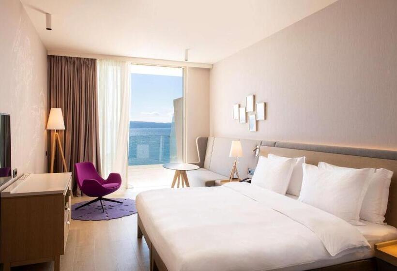 Habitación Premium Vista al Mar., Radisson Blu Resort & Spa