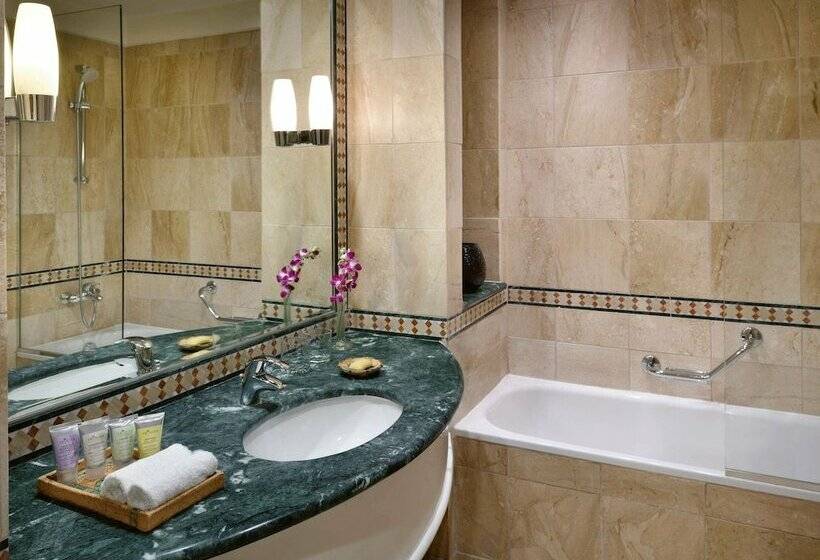 اتاق کلاسیک با چشم‌انداز دریا, Mövenpick Resort & Spa Dead Sea