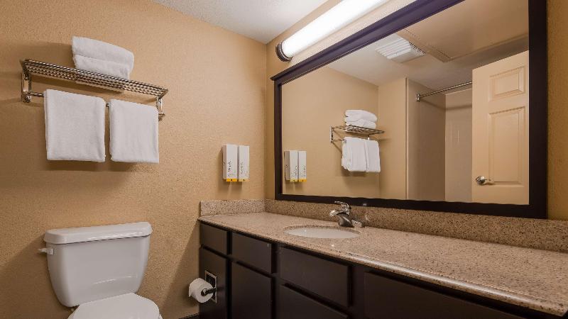 带特大床的标准间, Best Western Of Alexandria Inn & Suites & Conference Center